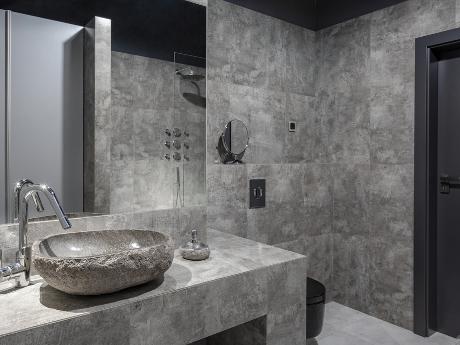 Kamenná aj betónová kúpeľňa – ako ich zariadiť