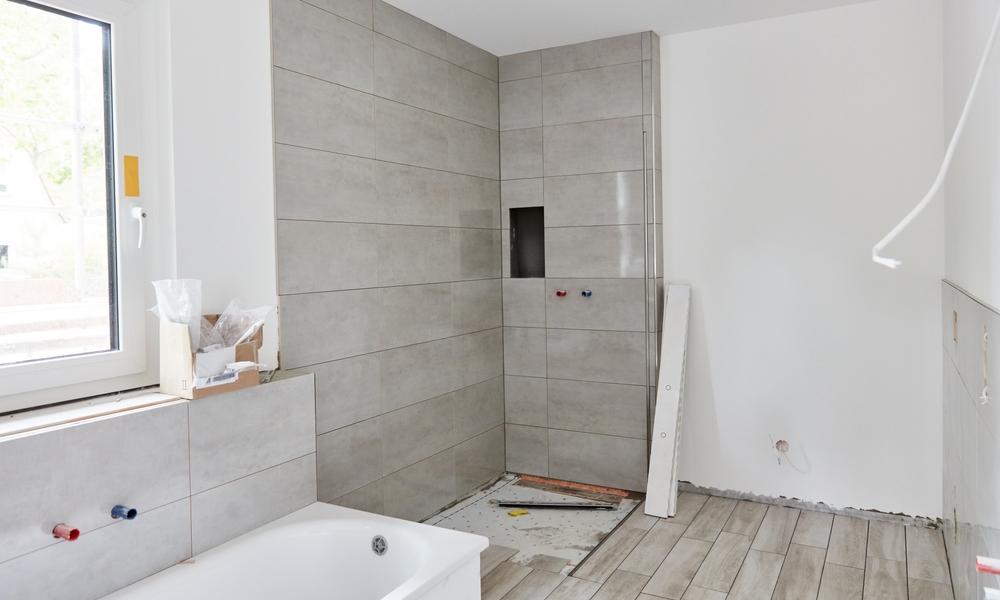 Rekonštrukcia kúpeľne: Ako zostaviť rozpočet? | Sanitino.sk