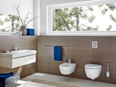Inštalačné systémy nahrádzajú ťažkopádne umývadlá a skrývajú WC nádržky
